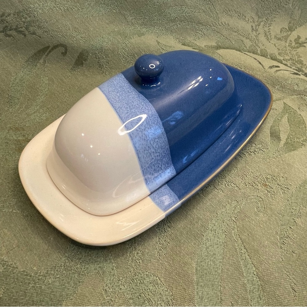 Pfaltzgraff ceramic butter dish, rare discontinued Blue Ridge pattern.